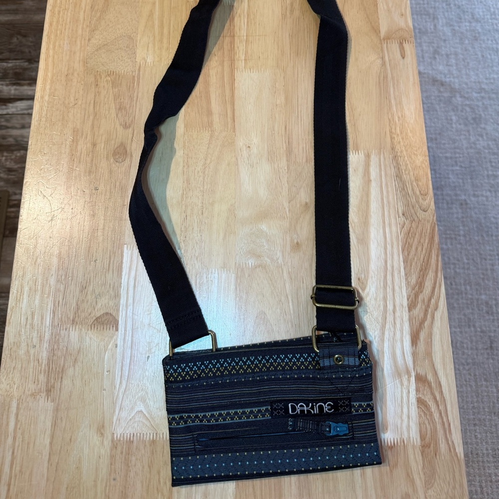 Dakine Black and Gold Patterned Shoulder Bag